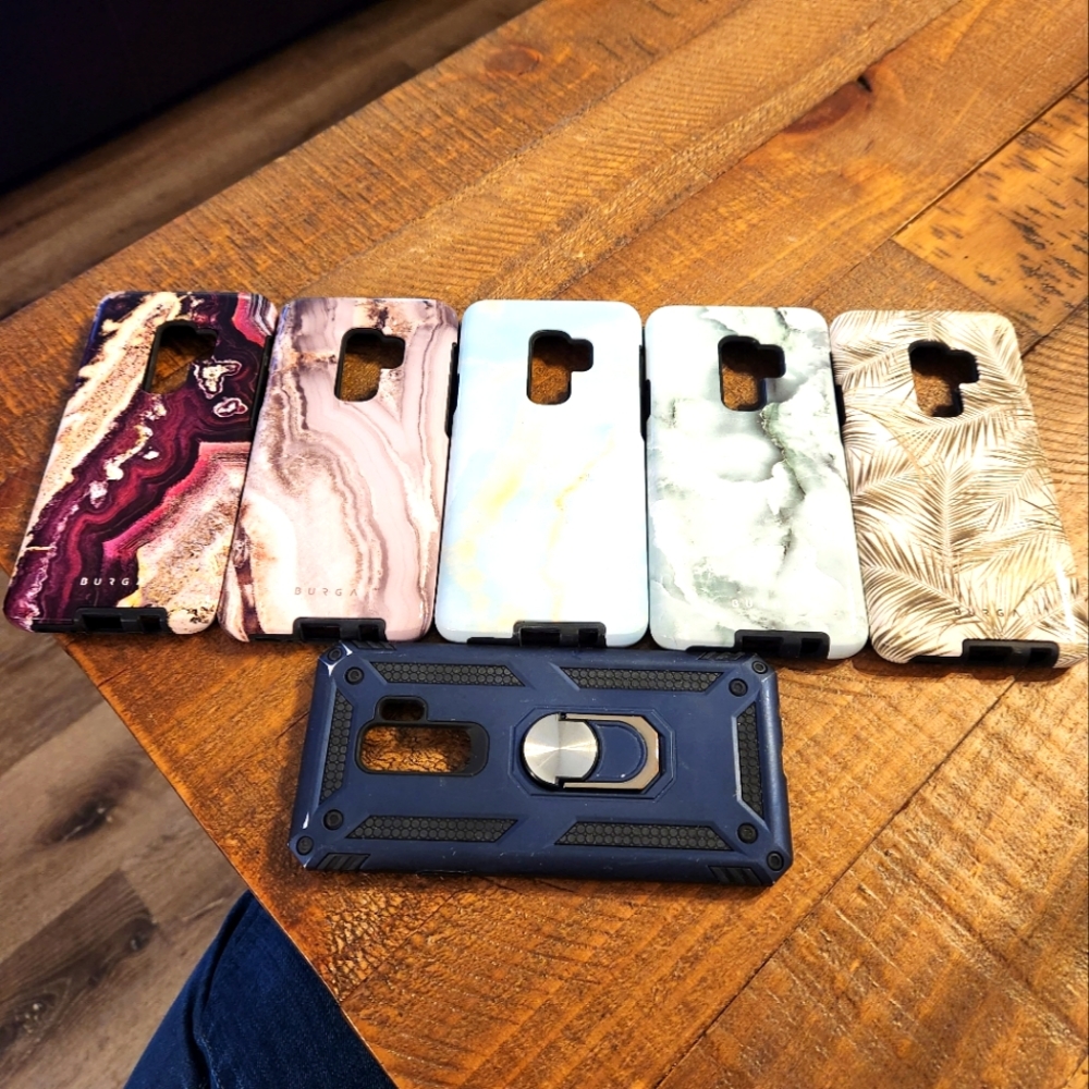 6 Galaxy 9 plus phone covers. EUC